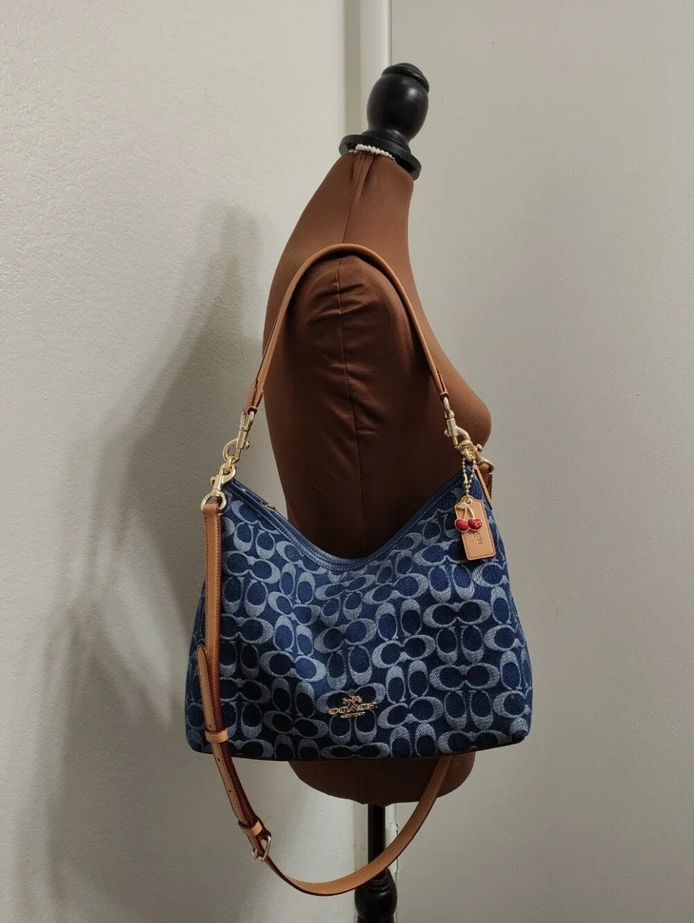 Coach CY702 Laurel Shoulder Bag in Signature Denim - Picture 9 of 16